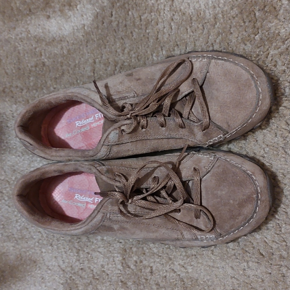 Sketchers suede shoes Size 9